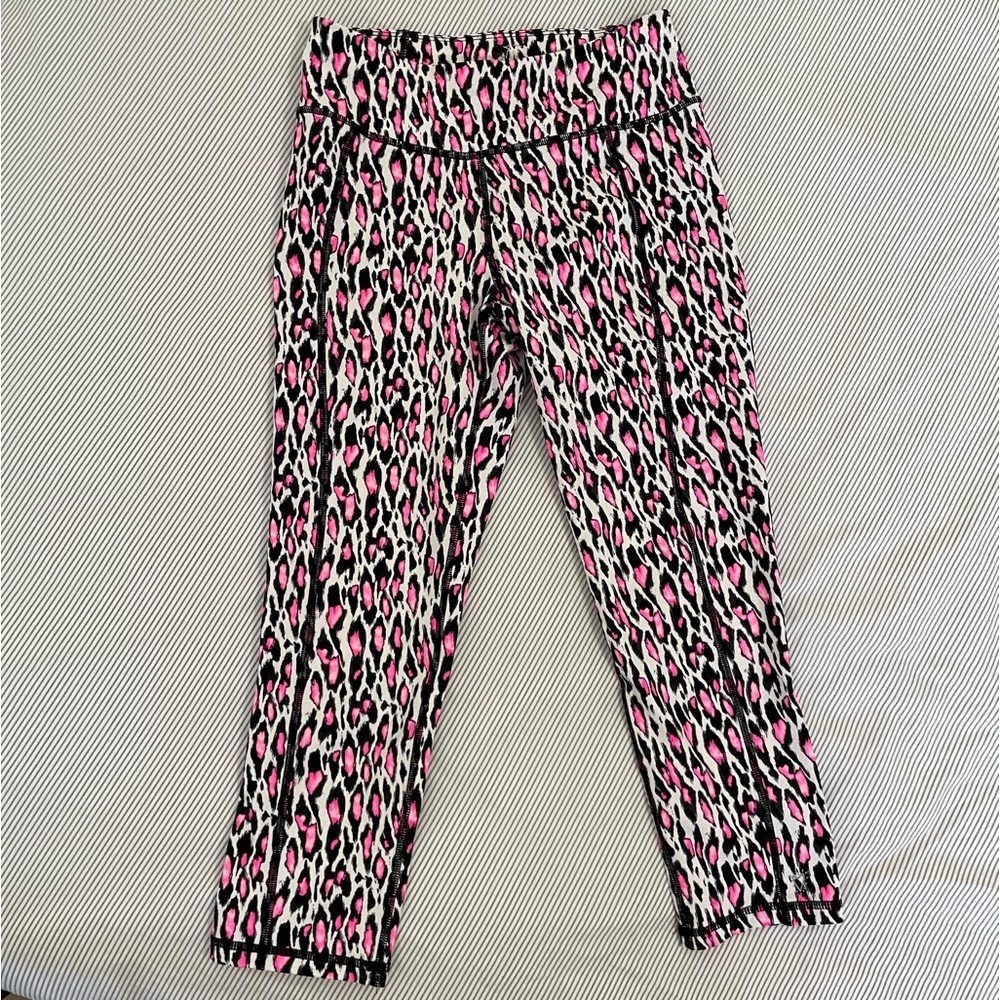 Betsey Johnson Cropped Hot Pink Leopard Leggings, size XS‎